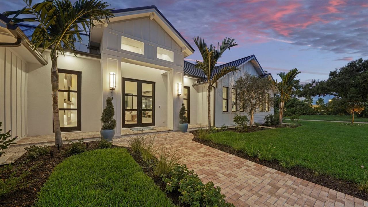 1915 Tulip Drive, Sarasota, FL 34239 Photo