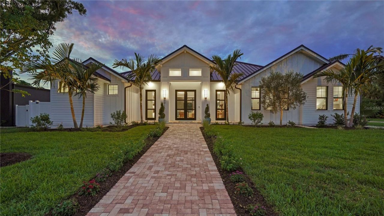 1915 Tulip Drive, Sarasota, FL 34239 Photo
