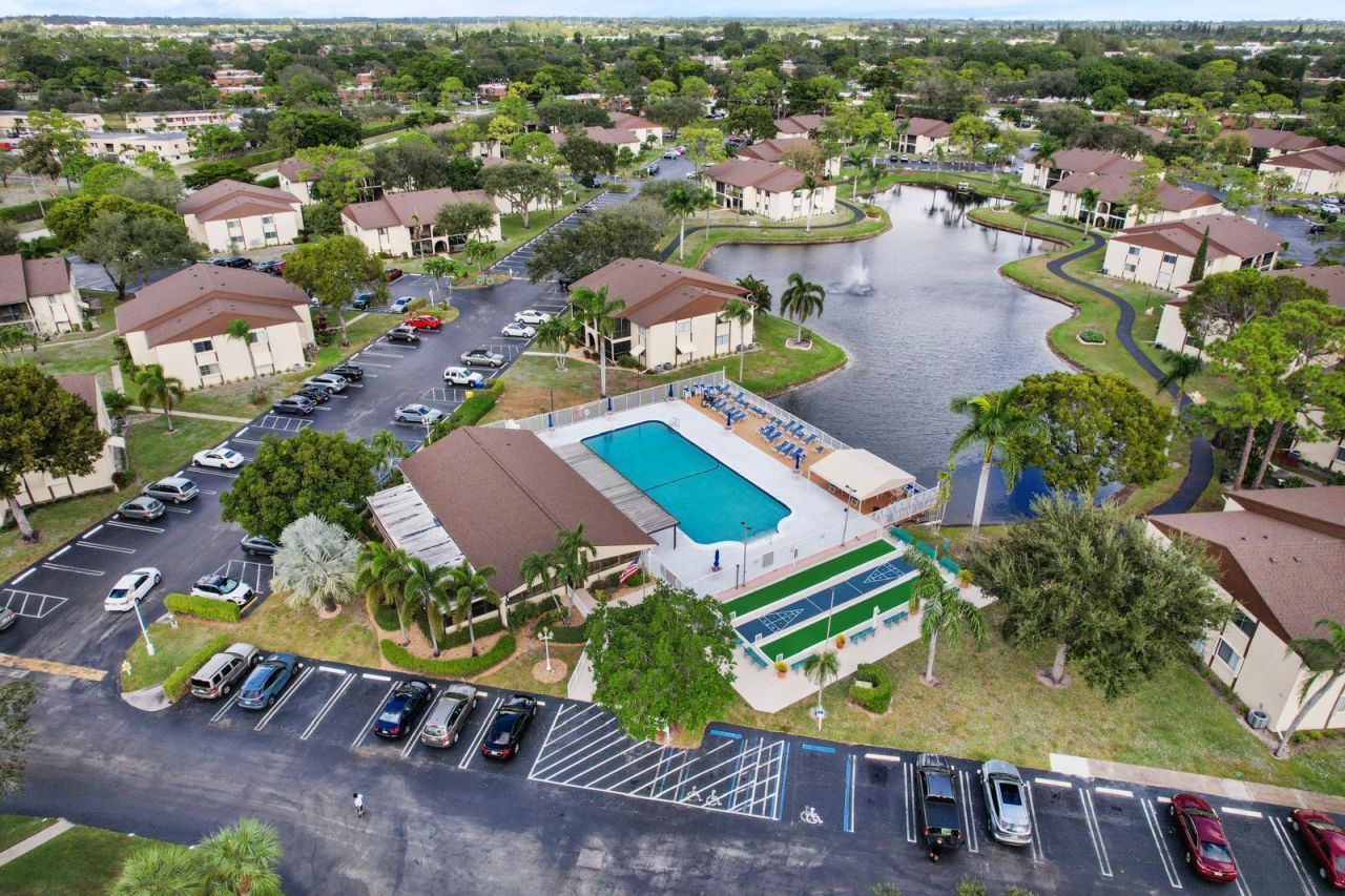 106 Lake Pine Circle, Unit C-1, Greenacres, FL 33463 Photo