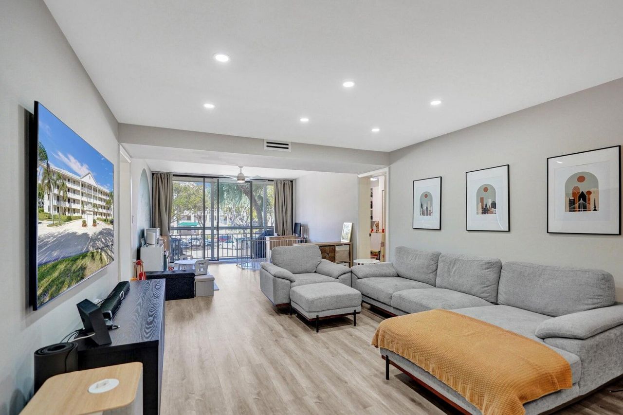 6193 Balboa Circle, Unit 201, Boca Raton, FL 33433 Photo