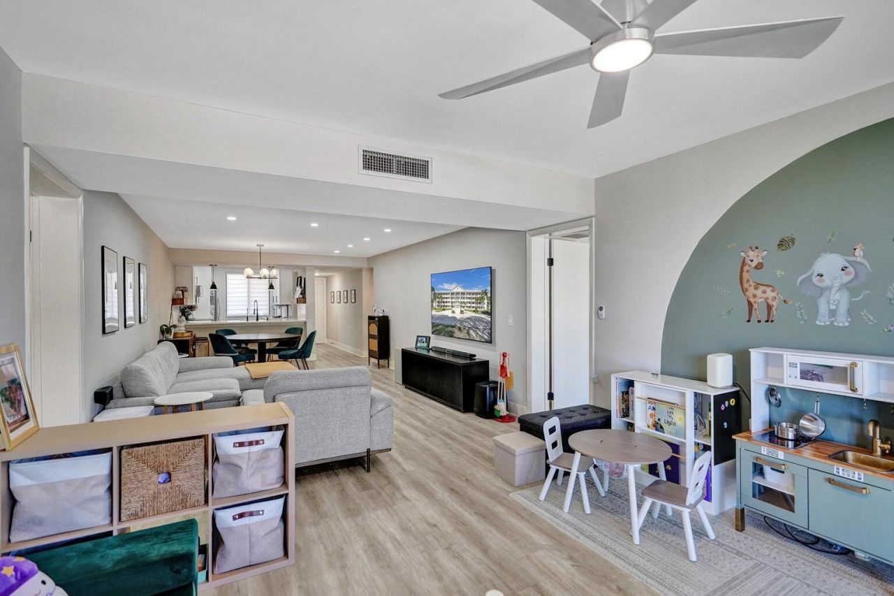 6193 Balboa Circle, Unit 201, Boca Raton, FL 33433 Photo