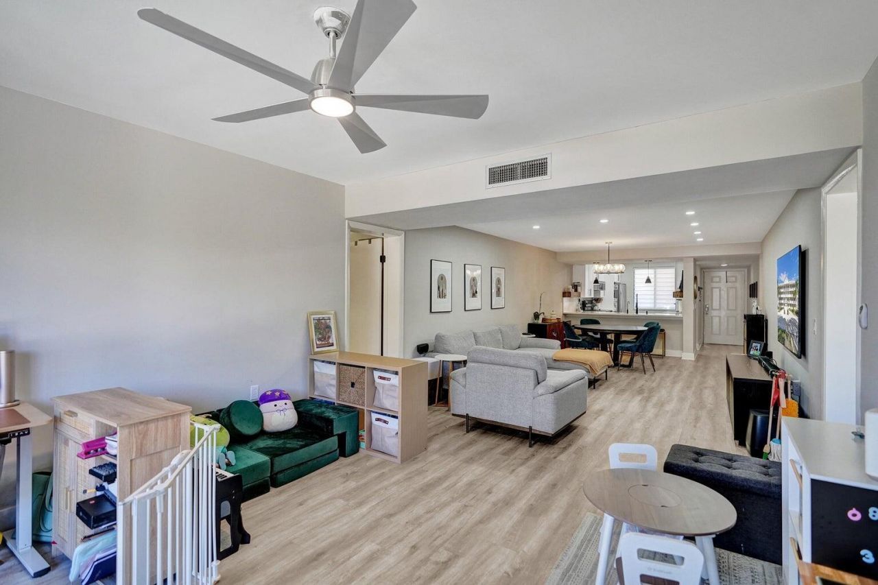 6193 Balboa Circle, Unit 201, Boca Raton, FL 33433 Photo