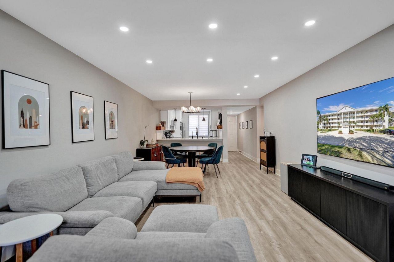 6193 Balboa Circle, Unit 201, Boca Raton, FL 33433 Photo