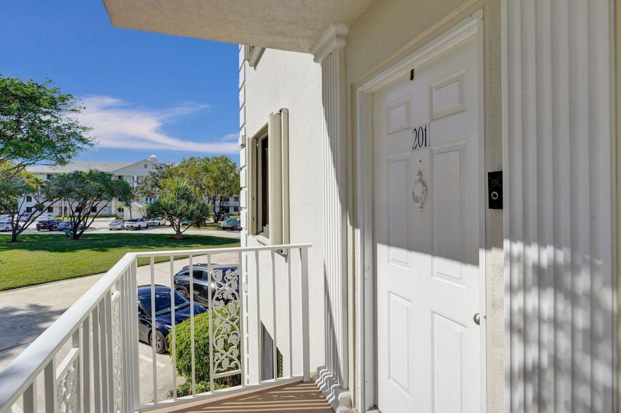 6193 Balboa Circle, Unit 201, Boca Raton, FL 33433 Photo