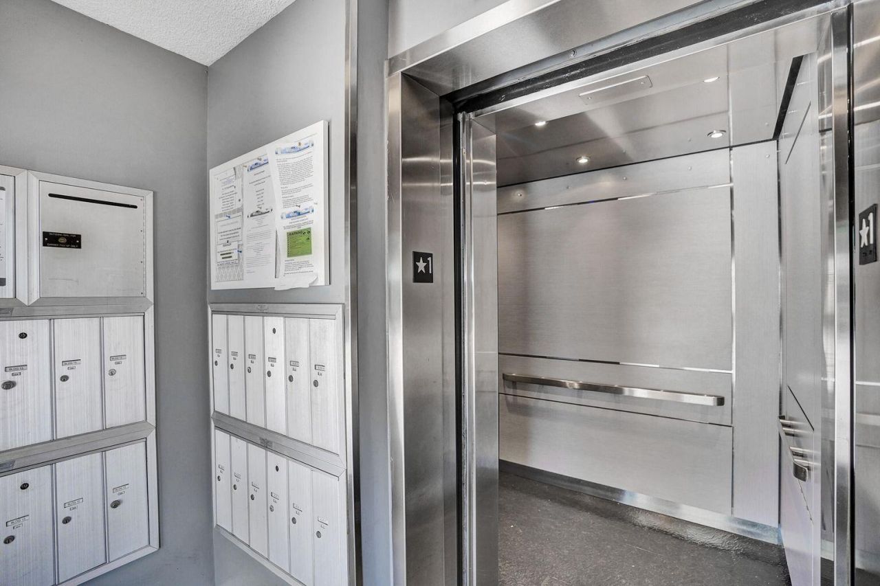 6193 Balboa Circle, Unit 201, Boca Raton, FL 33433 Photo