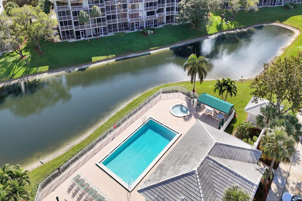 6193 Balboa Circle, Unit 201, Boca Raton, FL 33433 Photo