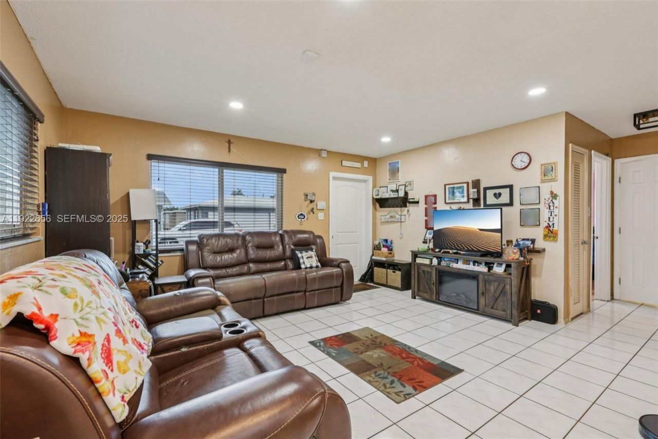 6003 NW 74th Ave, Tamarac, FL 33321 Photo