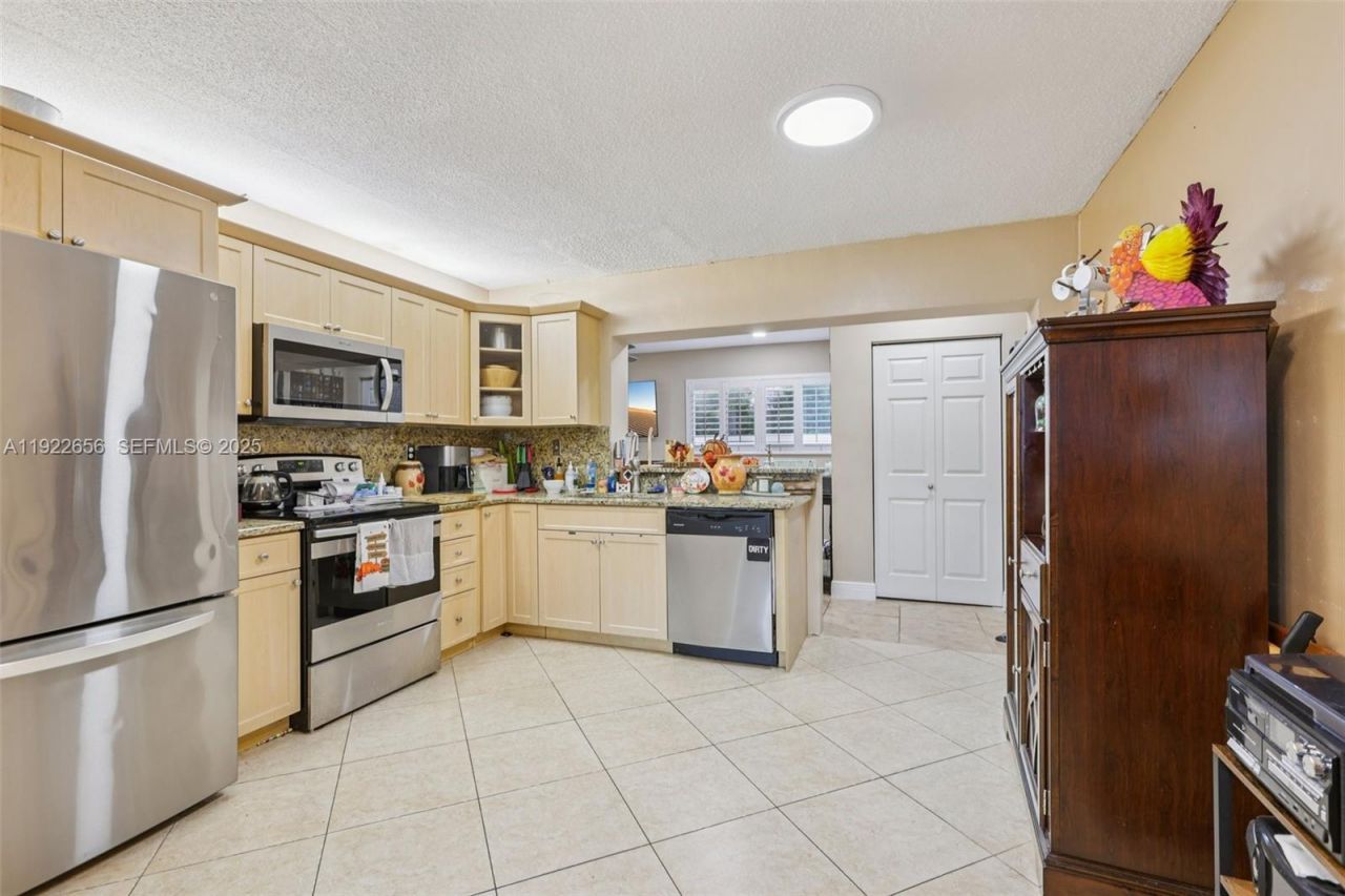 6003 NW 74th Ave, Tamarac, FL 33321 Photo