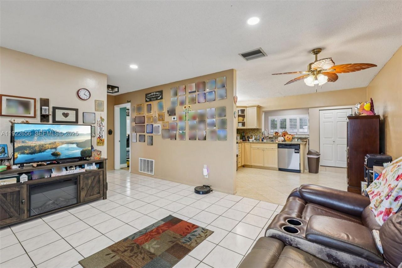 6003 NW 74th Ave, Tamarac, FL 33321 Photo