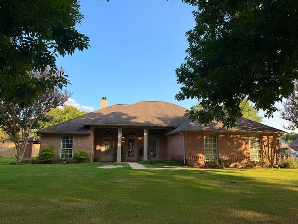 5567 Lakefront Dr., Tupelo, MS 38801