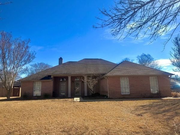 5567 Lakefront Dr., Tupelo, MS 38801