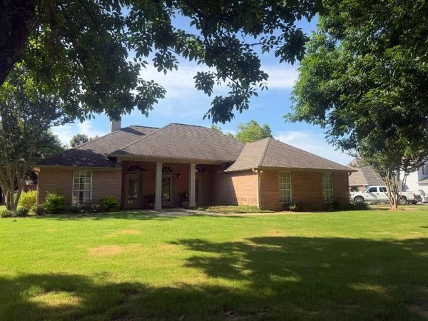 5567 Lakefront Dr., Tupelo, MS 38801