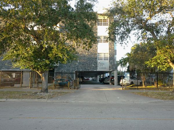 1035 W 77th St, Unit 208, Hialeah, FL 33014