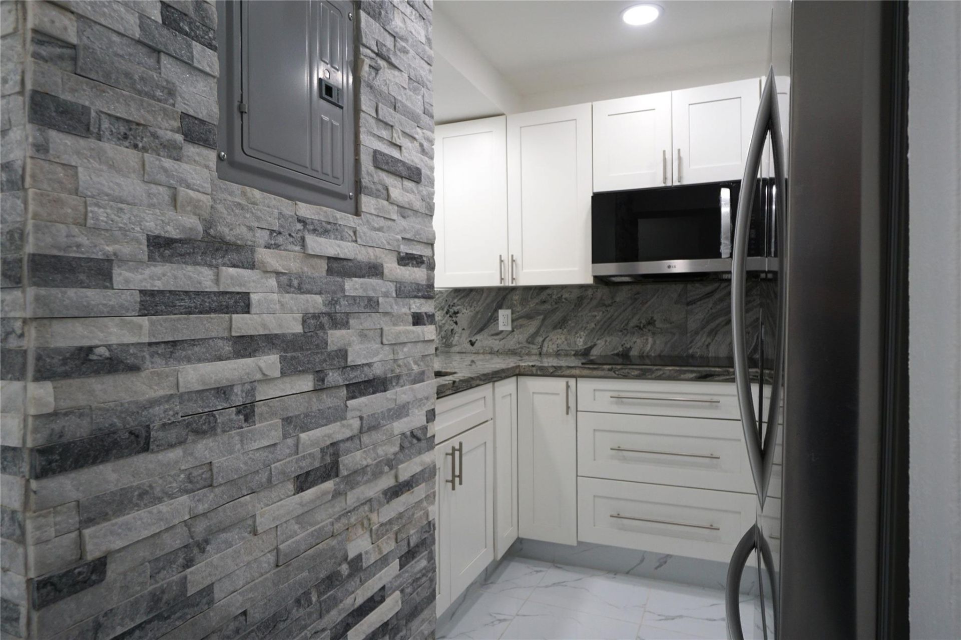 1035 W 77th St, Unit 208, Hialeah, FL 33014 Photo