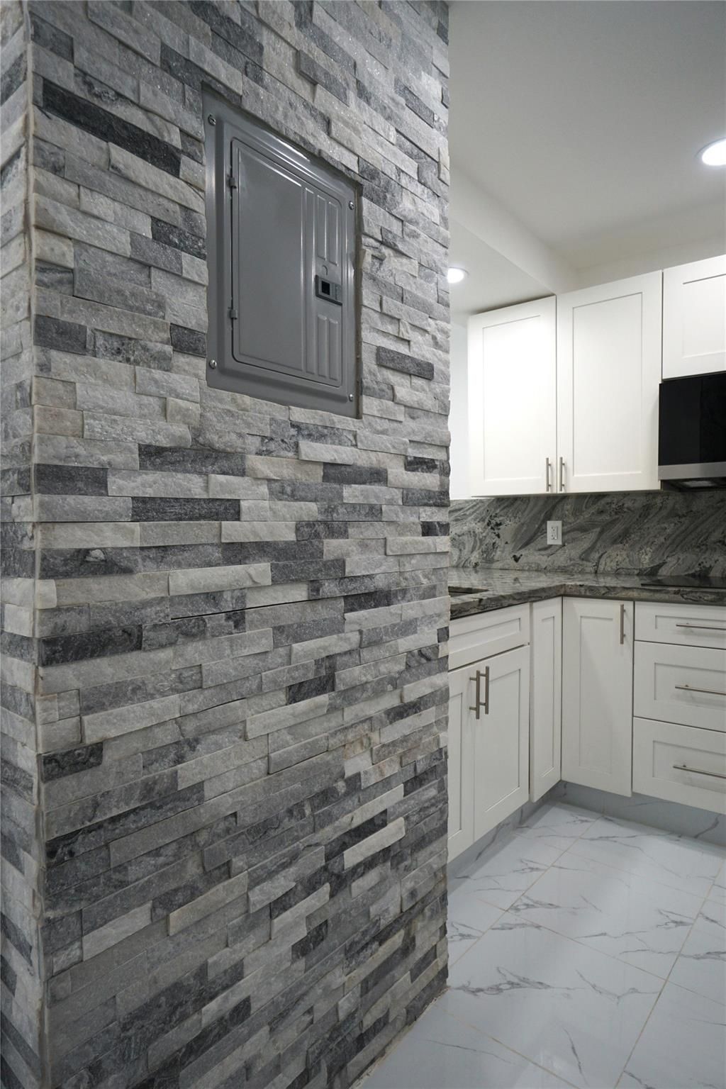 1035 W 77th St, Unit 208, Hialeah, FL 33014 Photo