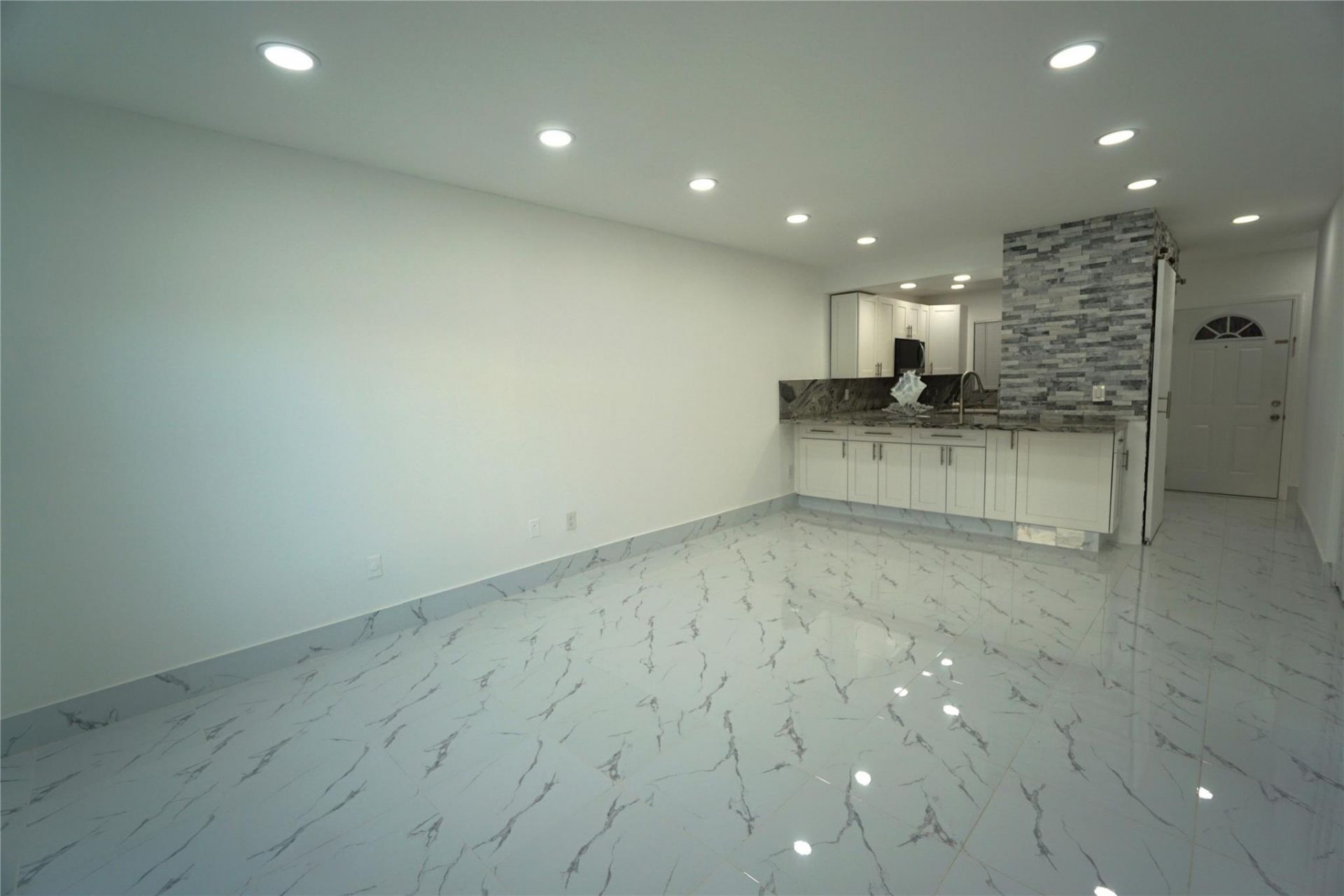 1035 W 77th St, Unit 208, Hialeah, FL 33014 Photo