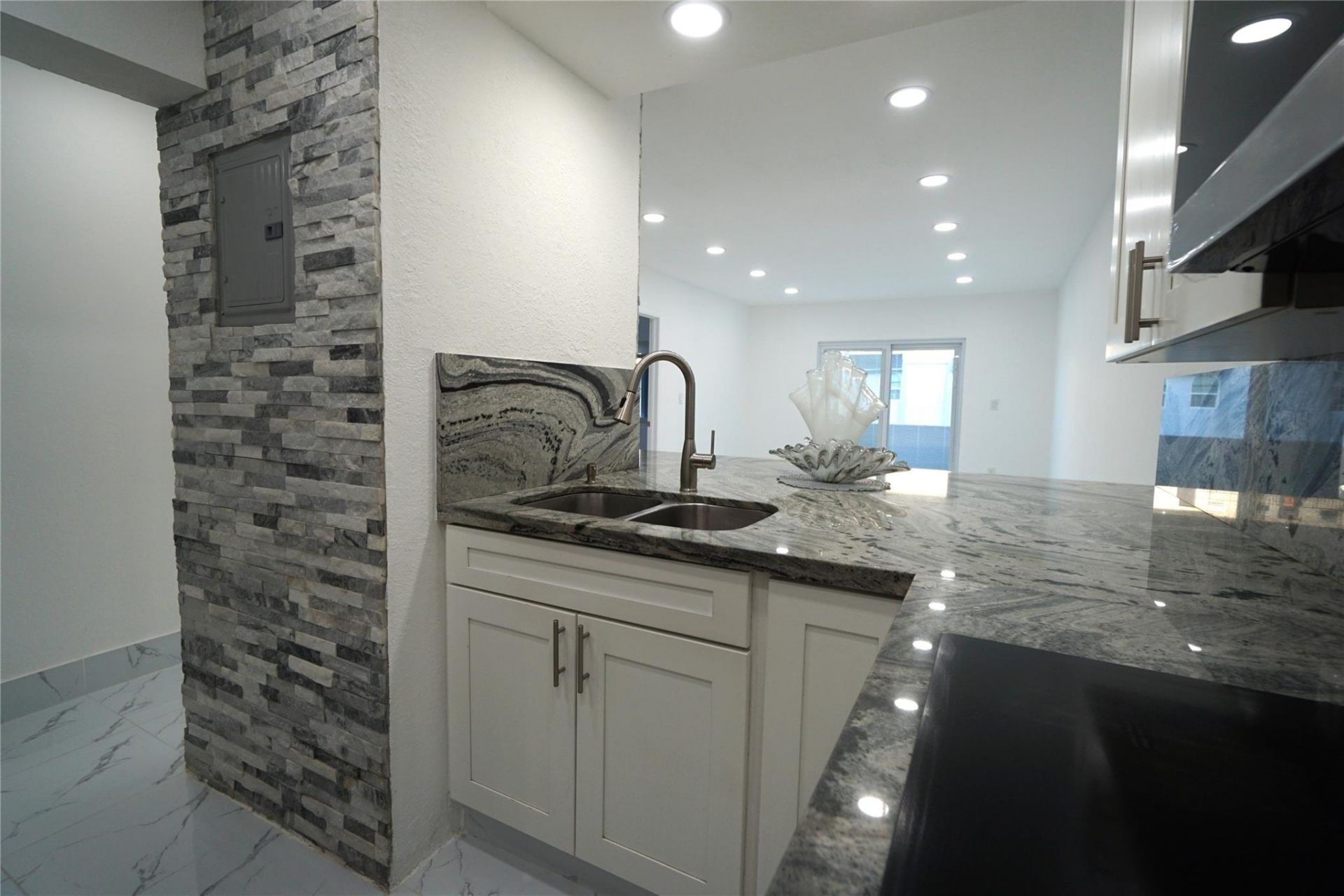 1035 W 77th St, Unit 208, Hialeah, FL 33014 Photo