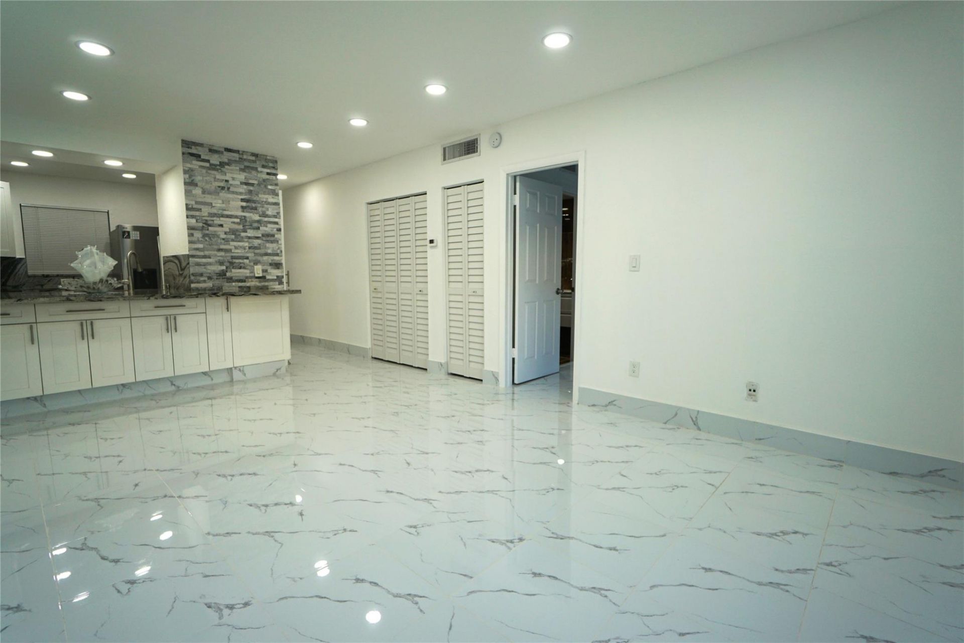 1035 W 77th St, Unit 208, Hialeah, FL 33014 Photo