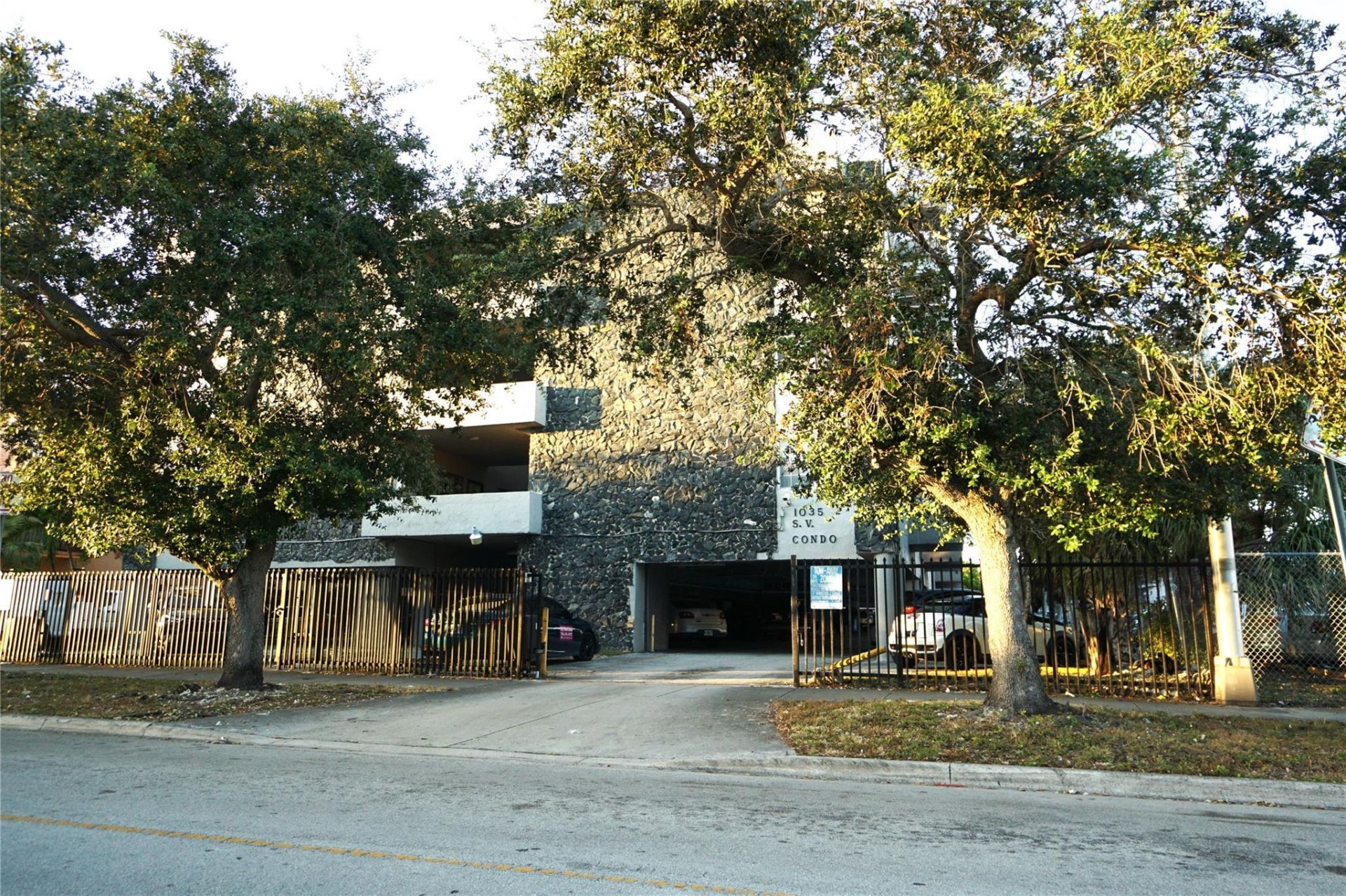 1035 W 77th St, Unit 208, Hialeah, FL 33014 Photo