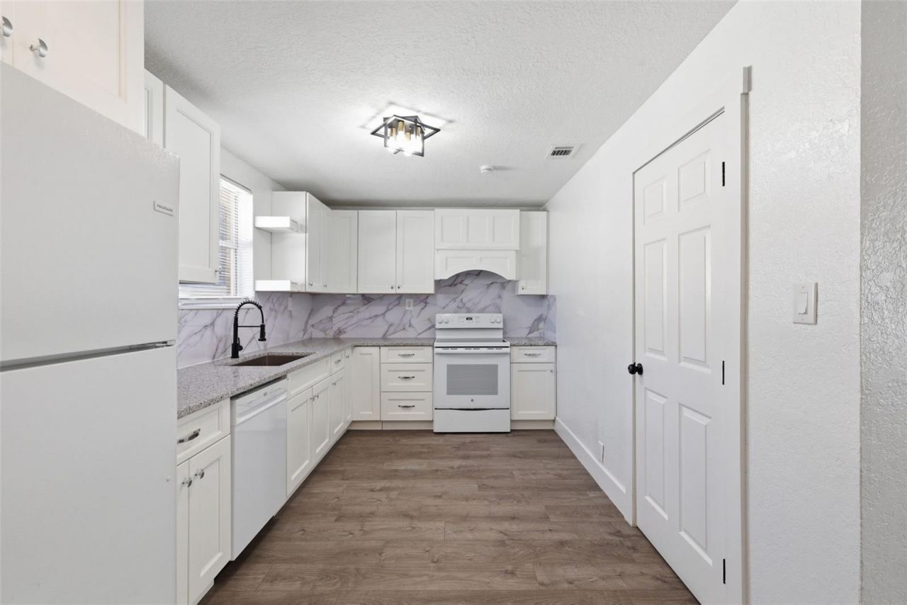 525 27th Avenue S, Saint Petersburg, FL 33705 Photo