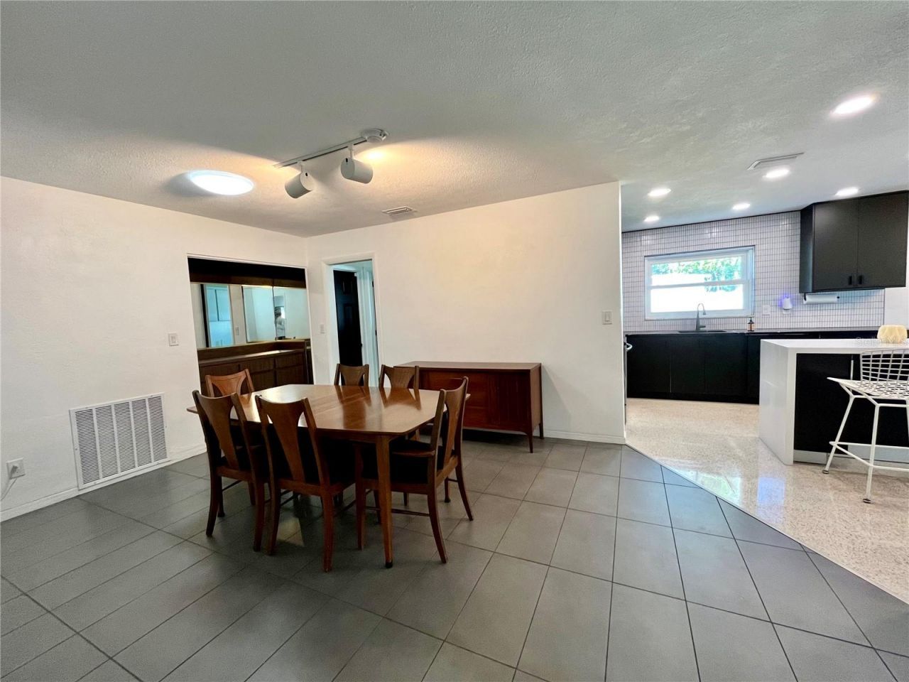 1945 68th Avenue S, Saint Petersburg, FL 33712 Photo