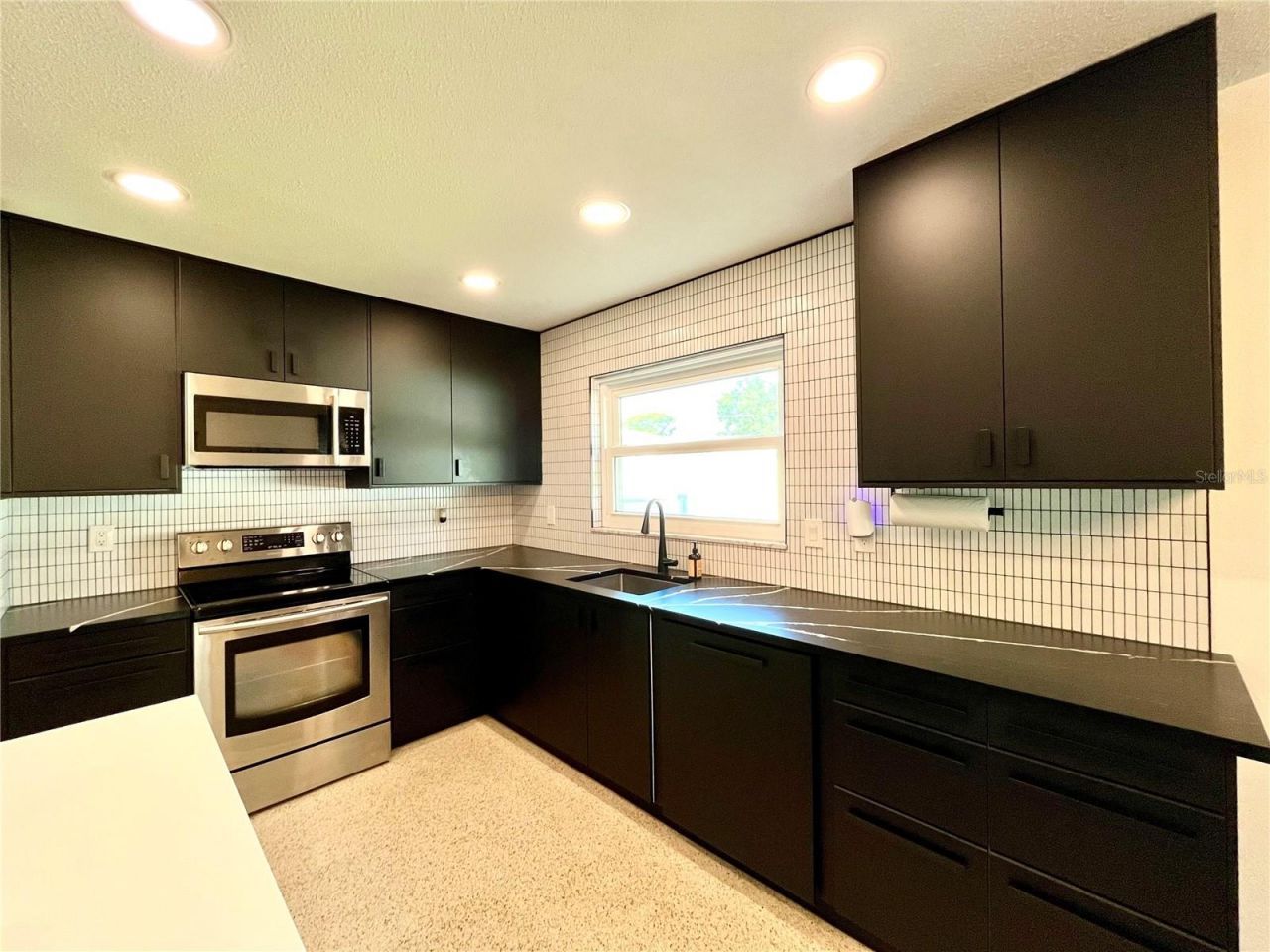 1945 68th Avenue S, Saint Petersburg, FL 33712 Photo