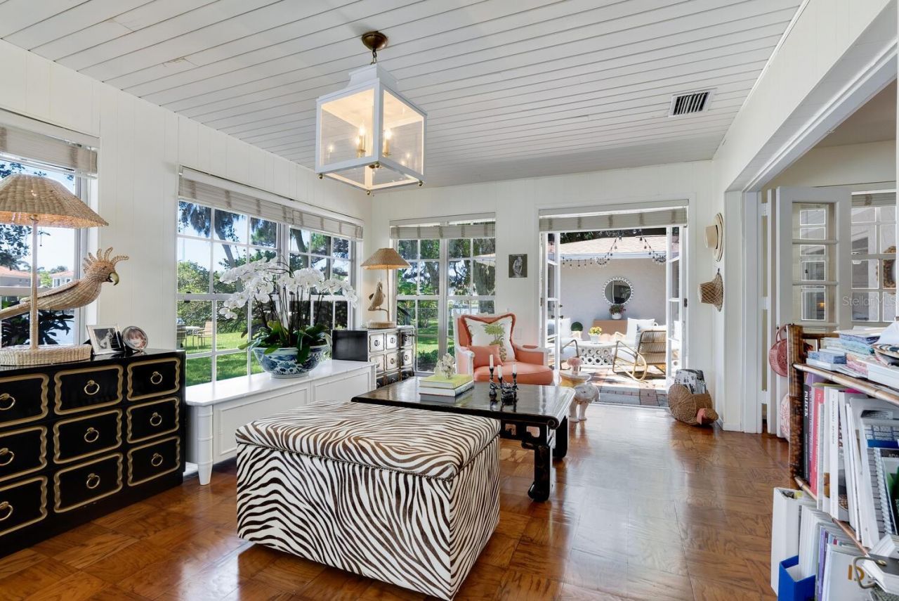 1542 Gulfview Drive, Sarasota, FL 34236 Photo