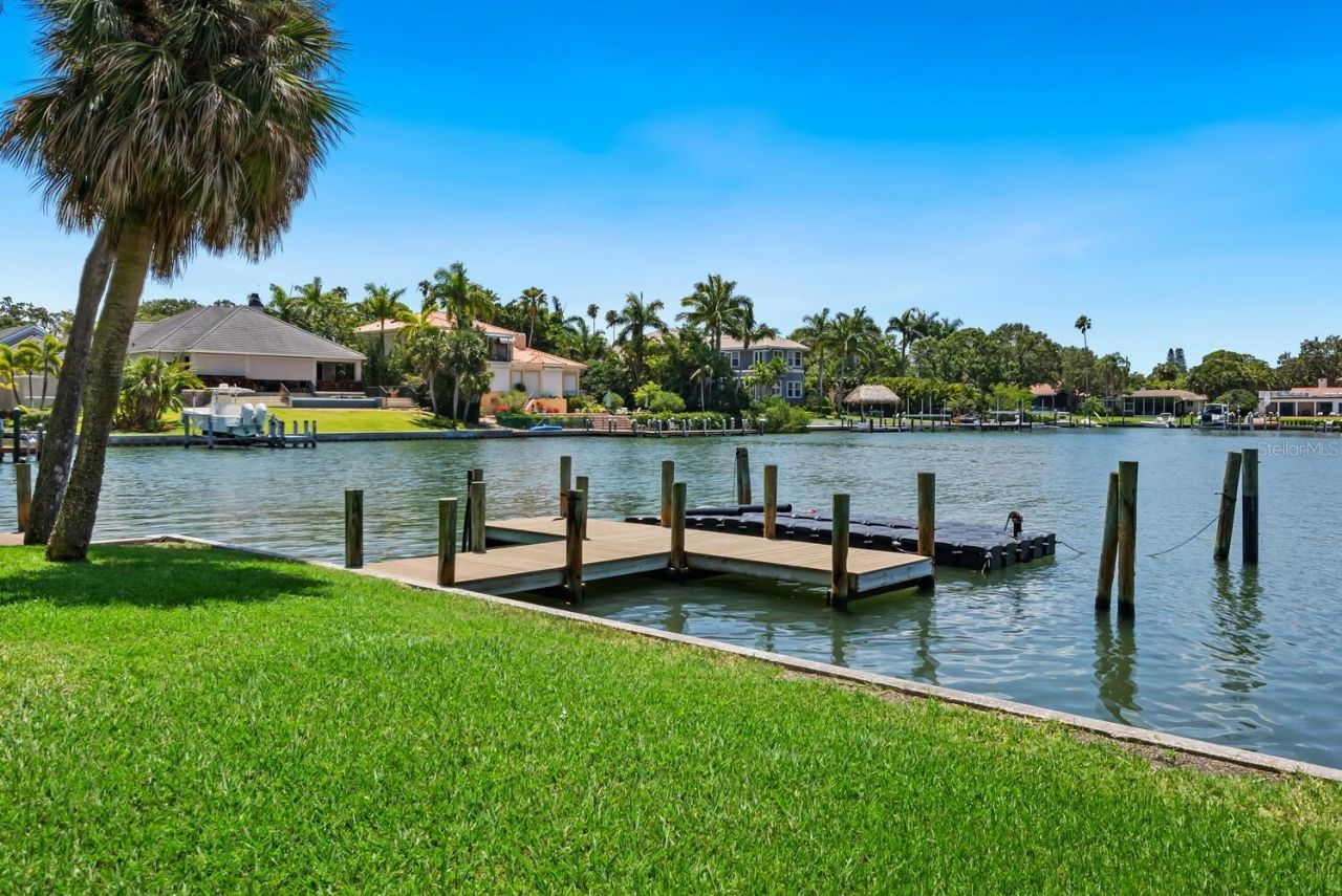 1542 Gulfview Drive, Sarasota, FL 34236 Photo