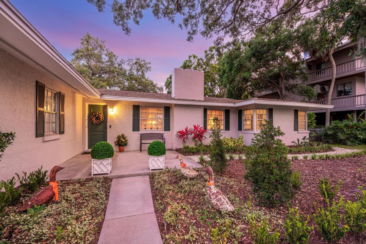 1542 Gulfview Drive, Sarasota, FL 34236 Photo