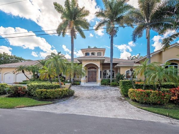 3220 NE 165th St, North Miami Beach, FL 33160