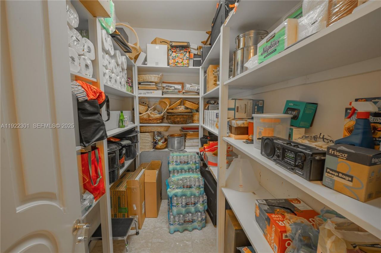 3220 NE 165th St, North Miami Beach, FL 33160 Photo