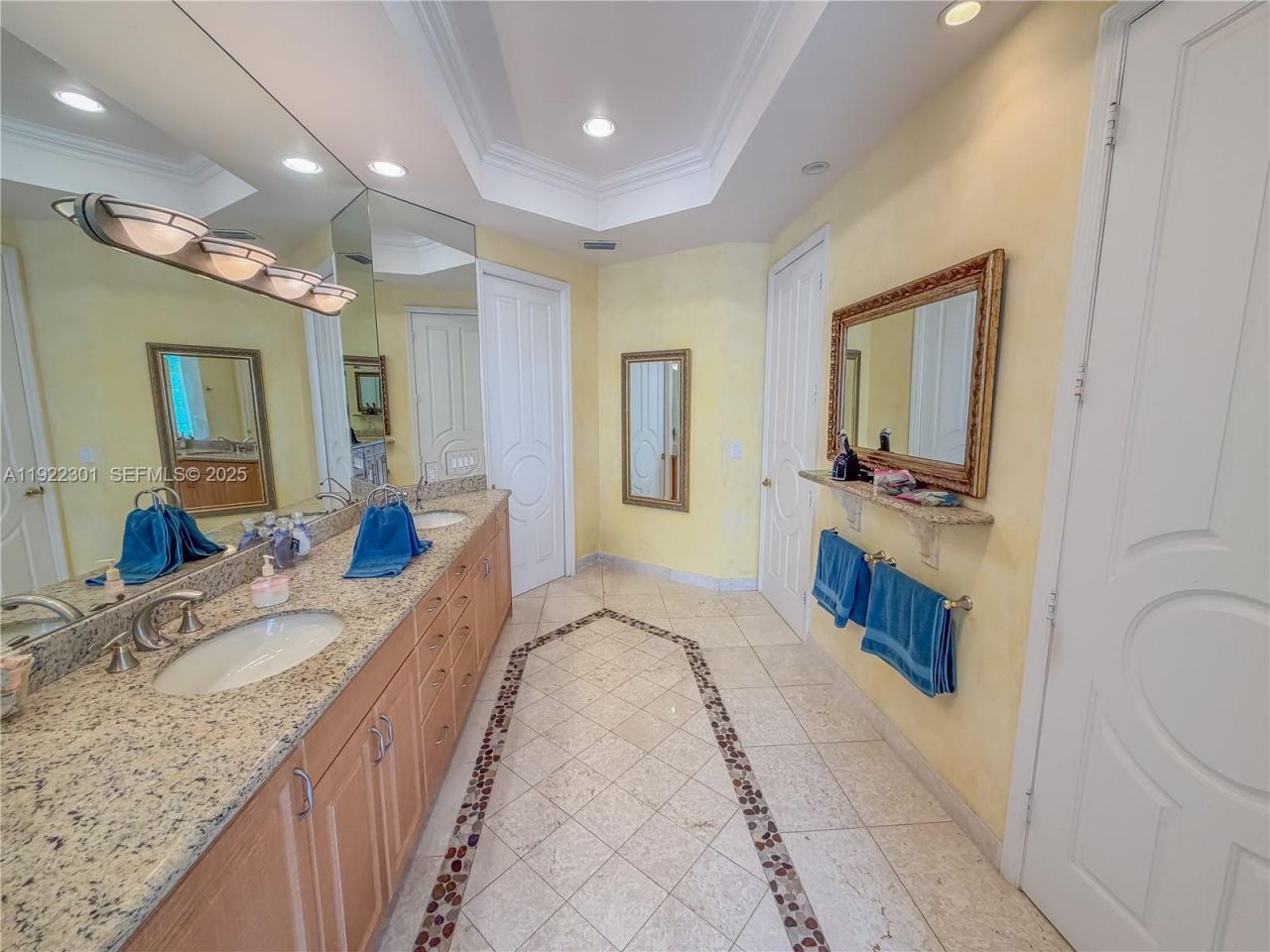 3220 NE 165th St, North Miami Beach, FL 33160 Photo