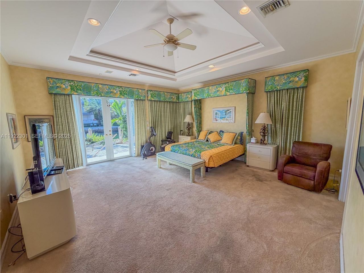 3220 NE 165th St, North Miami Beach, FL 33160 Photo