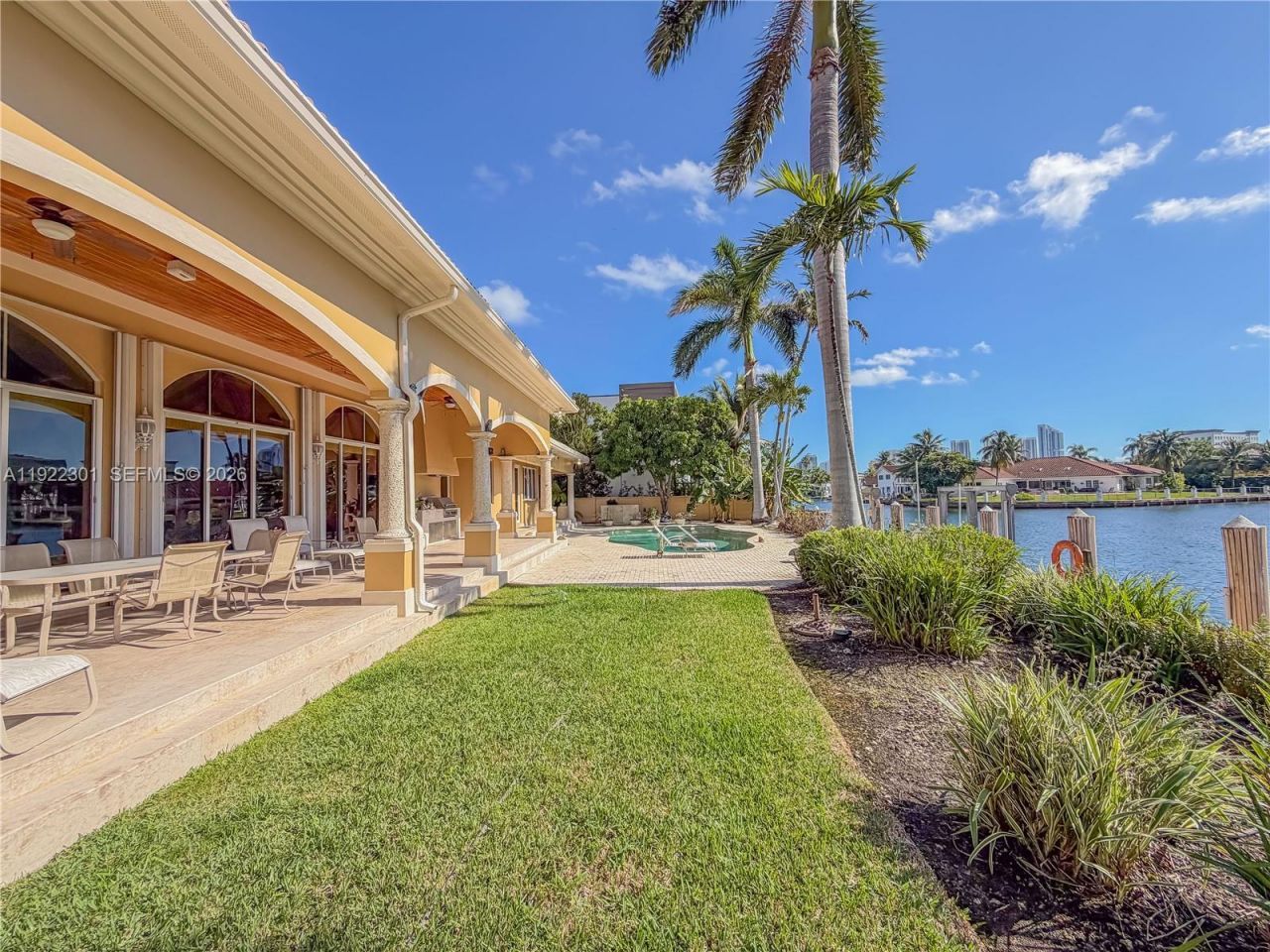 3220 NE 165th St, North Miami Beach, FL 33160 Photo