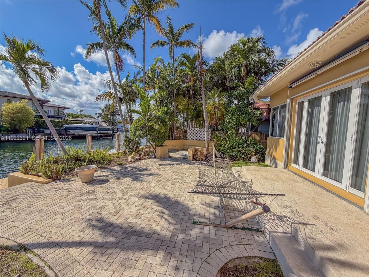 3220 NE 165th St, North Miami Beach, FL 33160 Photo