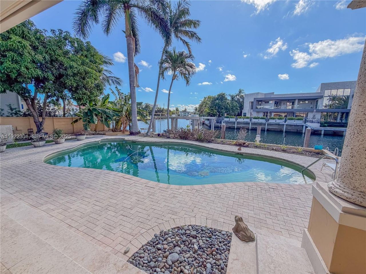 3220 NE 165th St, North Miami Beach, FL 33160 Photo