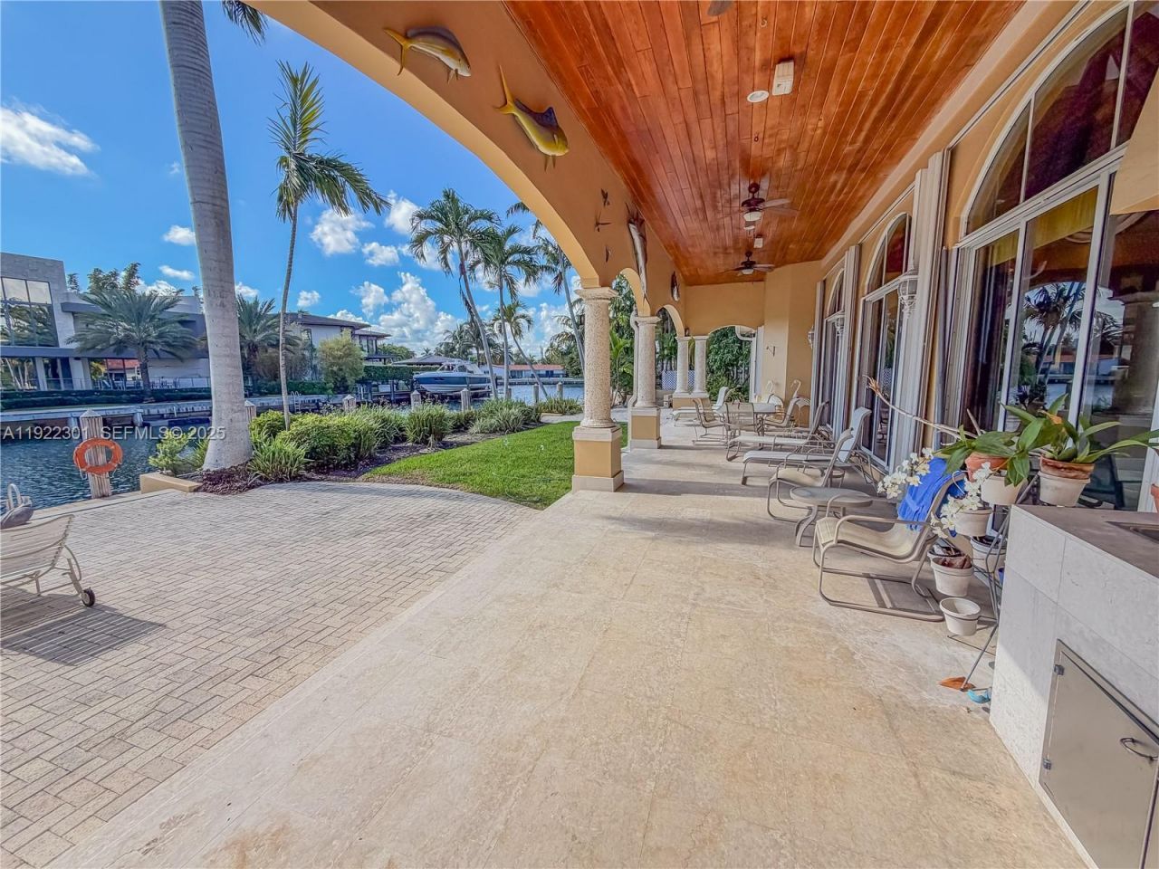 3220 NE 165th St, North Miami Beach, FL 33160 Photo