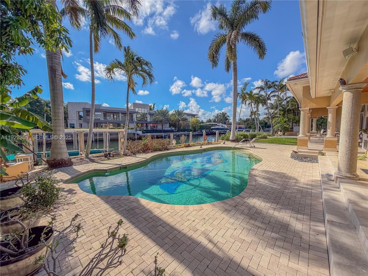 3220 NE 165th St, North Miami Beach, FL 33160 Photo