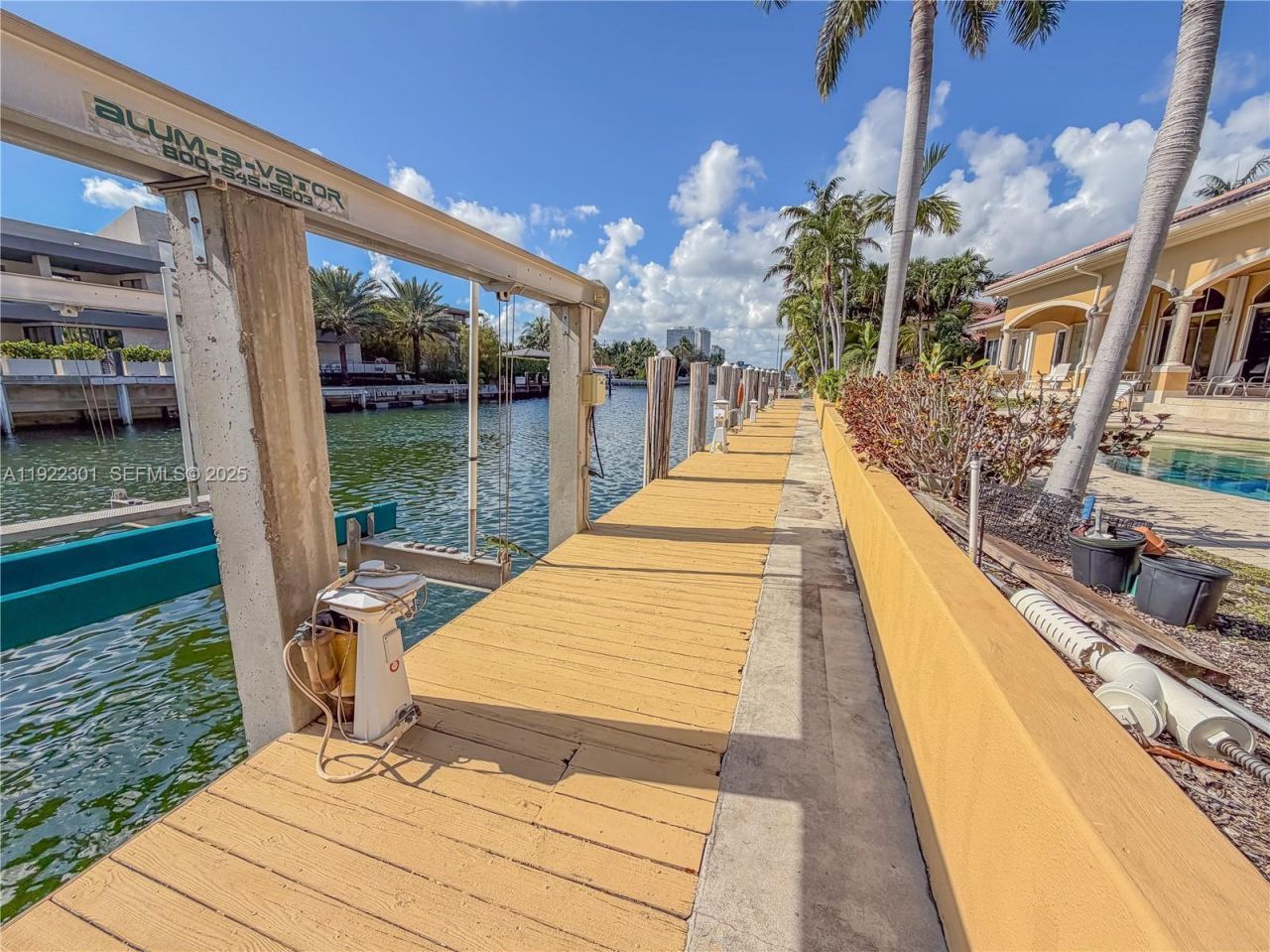 3220 NE 165th St, North Miami Beach, FL 33160 Photo