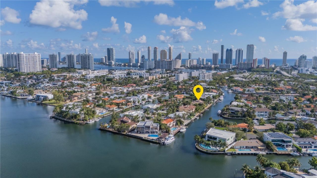 3220 NE 165th St, North Miami Beach, FL 33160 Photo