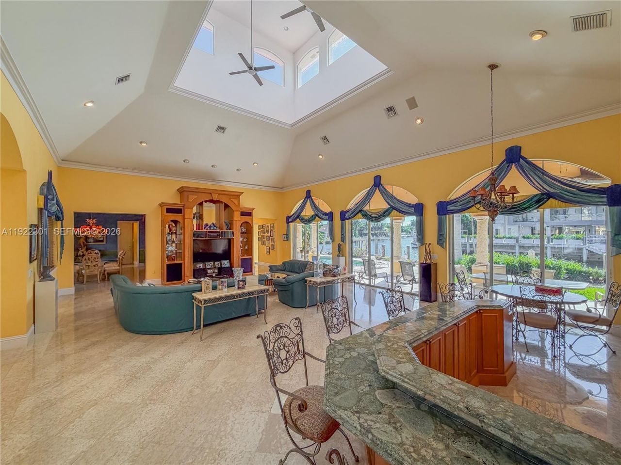 3220 NE 165th St, North Miami Beach, FL 33160 Photo