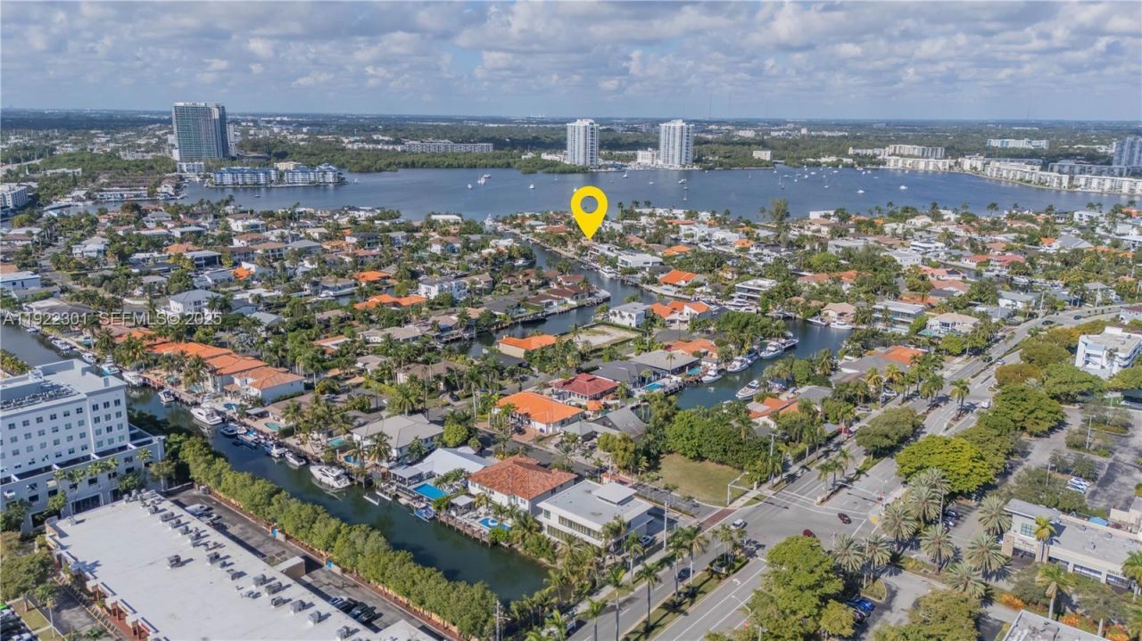 3220 NE 165th St, North Miami Beach, FL 33160 Photo