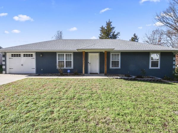 335 Knox Avenue, Hollister, MO 65672
