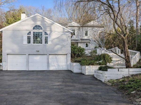 39 Fleets Cove Road, Huntington, NY 11743