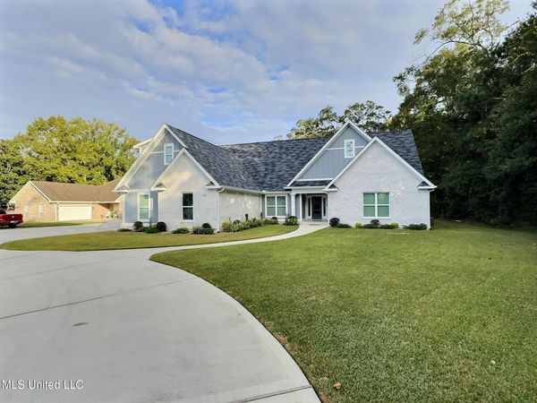 3529 Government Street, Ocean Springs, MS 39564