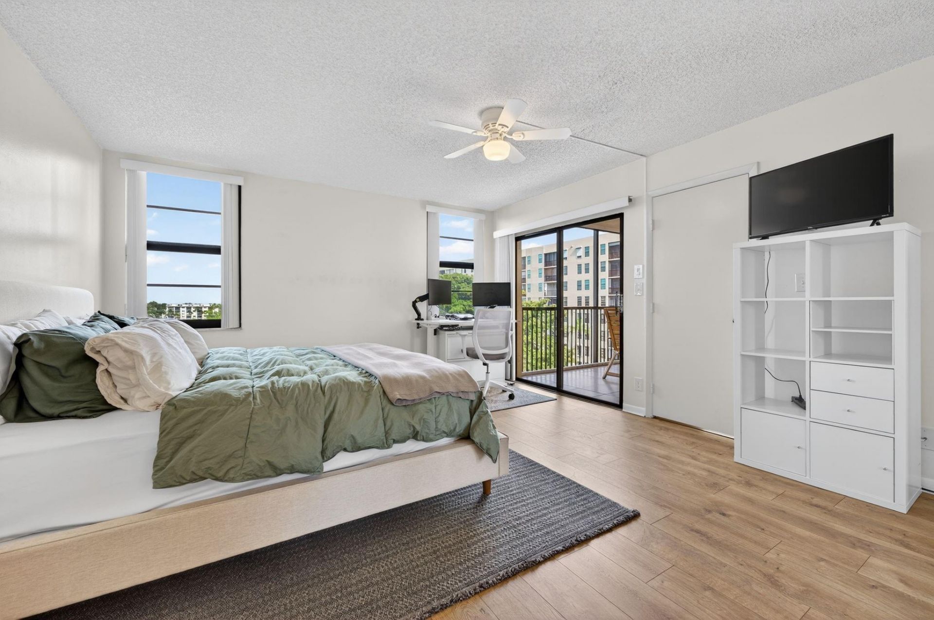 2205 S Cypress Bend Drive, Unit 604, Pompano Beach, FL 33069 Photo