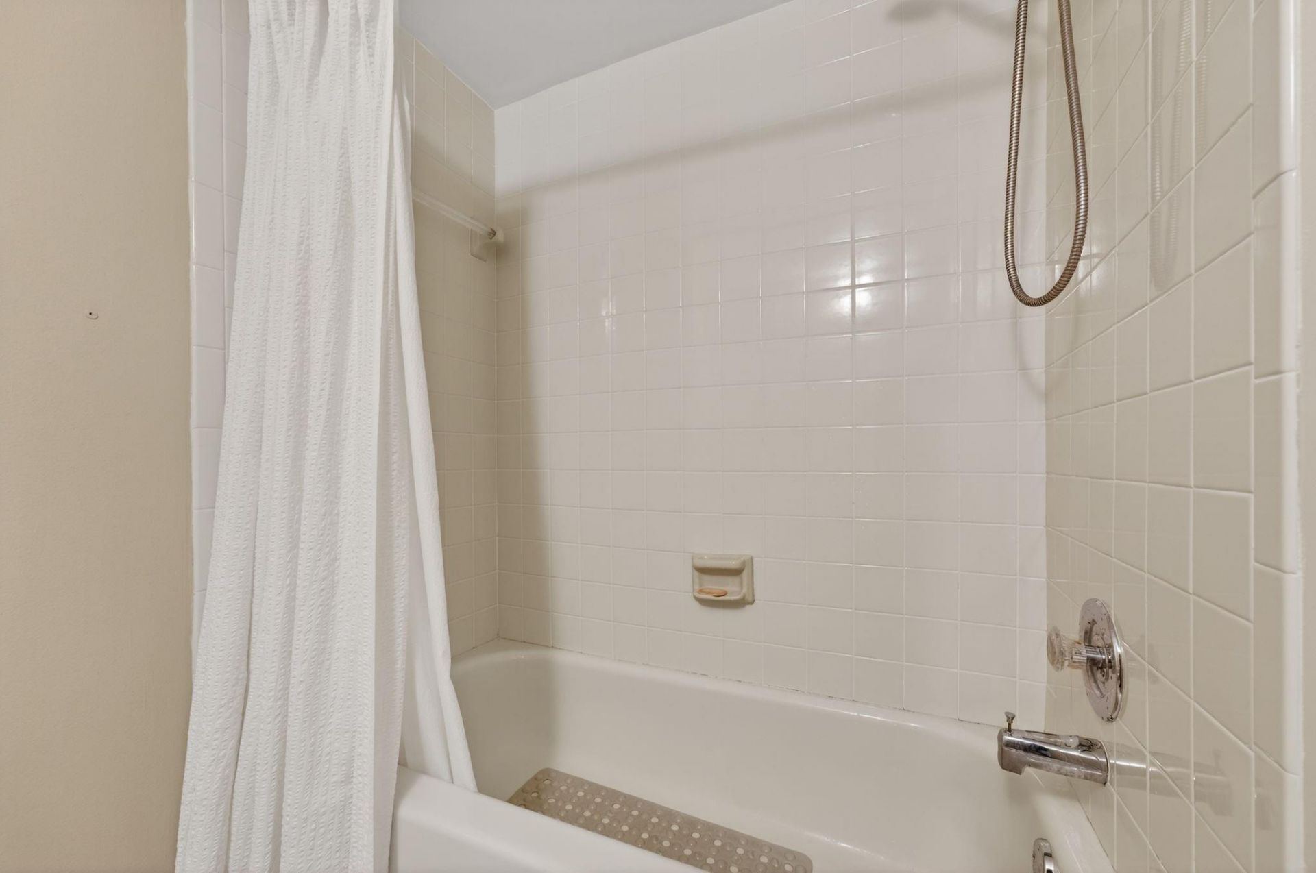 2205 S Cypress Bend Drive, Unit 604, Pompano Beach, FL 33069 Photo