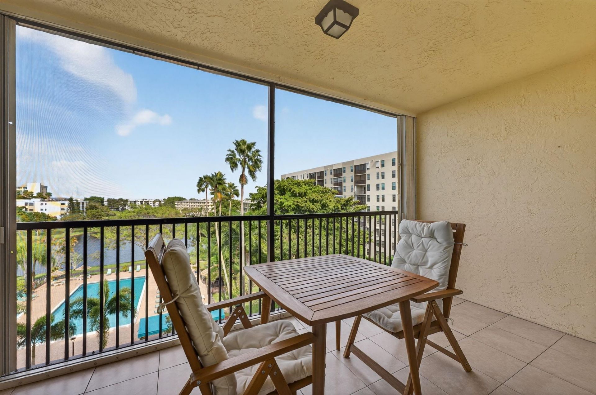 2205 S Cypress Bend Drive, Unit 604, Pompano Beach, FL 33069 Photo
