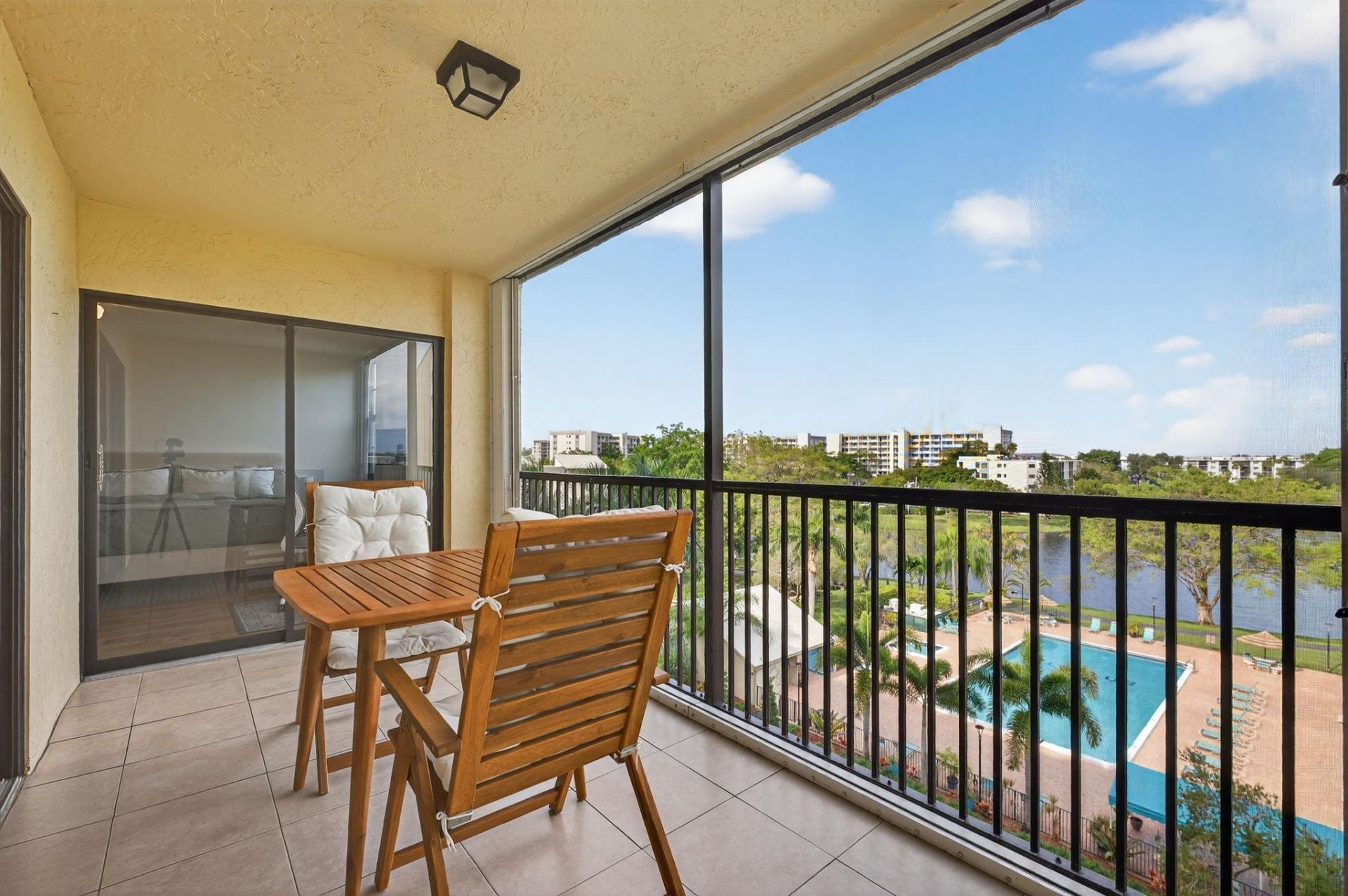 2205 S Cypress Bend Drive, Unit 604, Pompano Beach, FL 33069 Photo