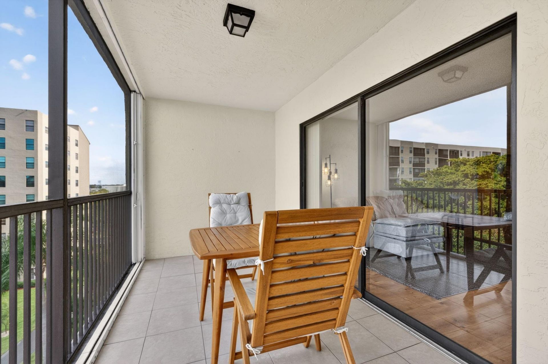 2205 S Cypress Bend Drive, Unit 604, Pompano Beach, FL 33069 Photo